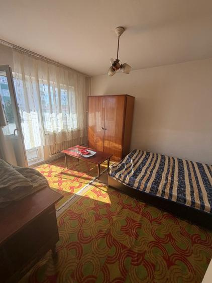 Garsonieră decomandată, mobilată în Rovine