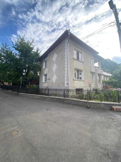 Casă cu 4 camere cu Teren 400 Mp în Ultracentral