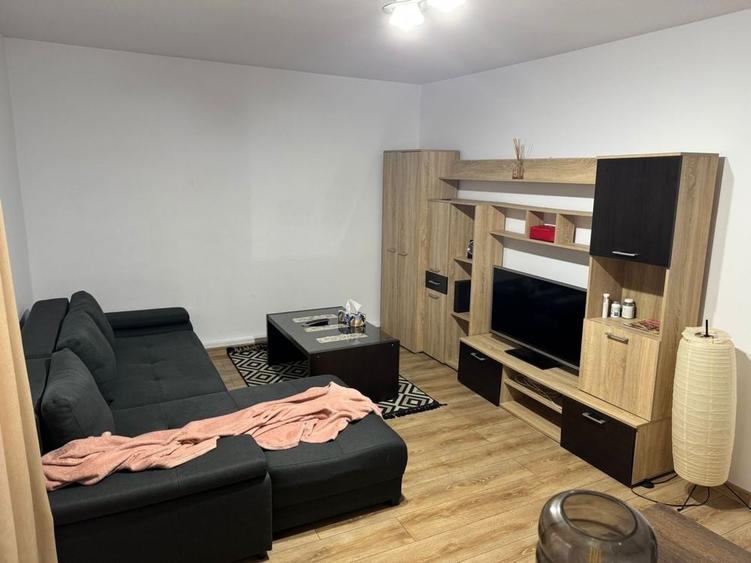 Apartament cu 2 camere decomandat în Exterior Vest
