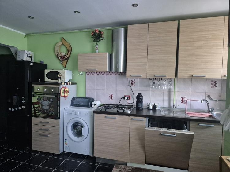 Apartament cu 2 camere în Coman