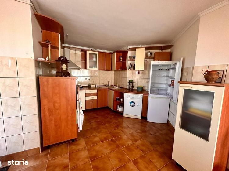Casă cu 4 camere în Brădiceni