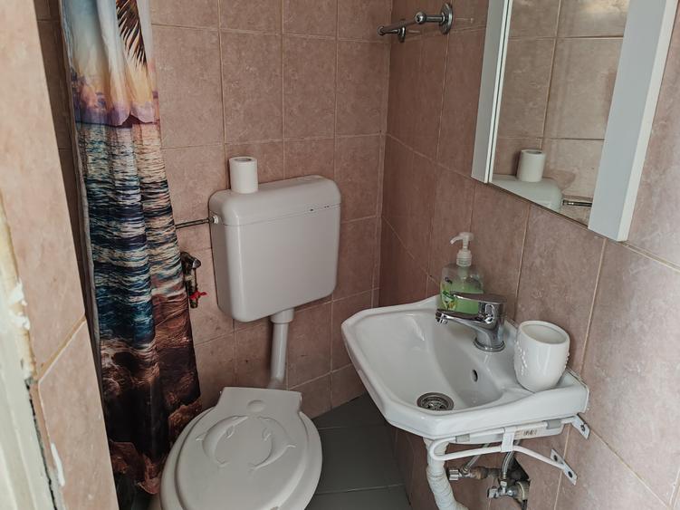 Casă individuală cu 4 camere cu Canalizare în Schei
