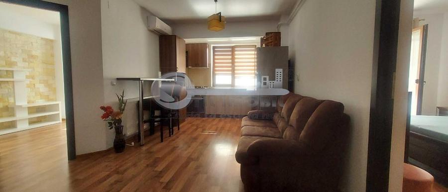 Apartament cu 3 camere decomandat în Bucșinescu