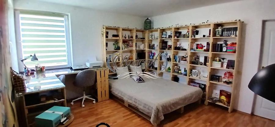 Apartament cu 3 camere semidecomandat în Andrei Mureșanu