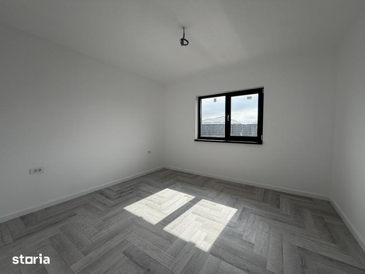 Casă cu 4 camere cu Teren 400 Mp în Clinceni