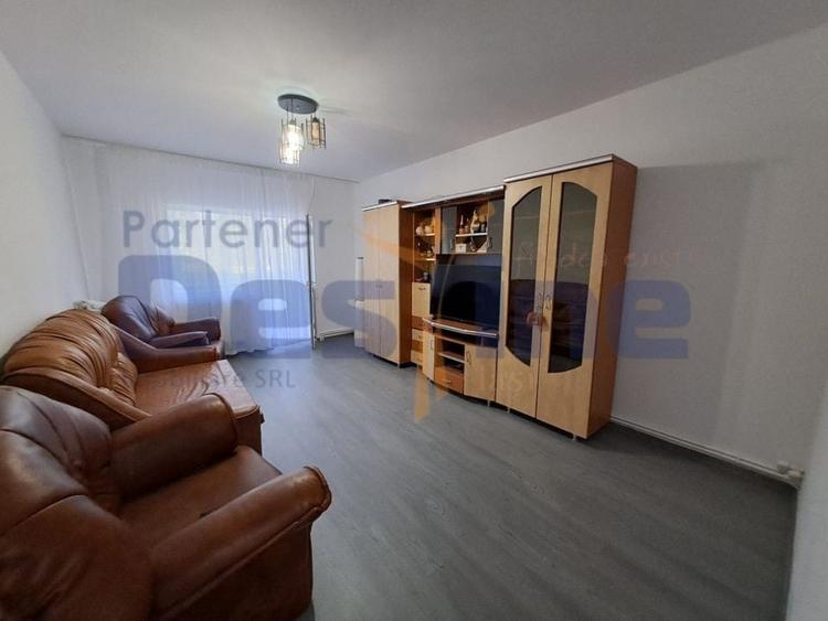 Apartament cu 3 camere decomandat, mobilat în Mircea cel Bătrân