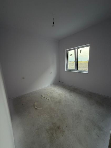 Casă cu 4 camere cu Teren 380 Mp în Sânandrei