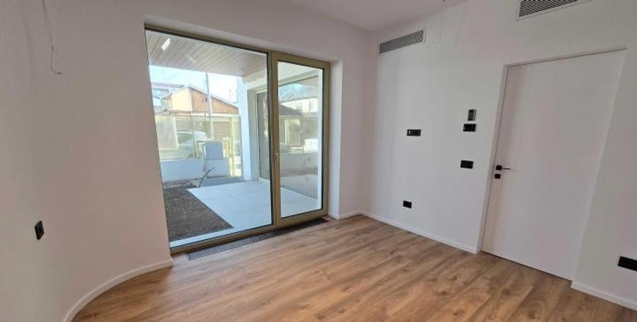 Apartament cu 3 camere semidecomandat în Domenii