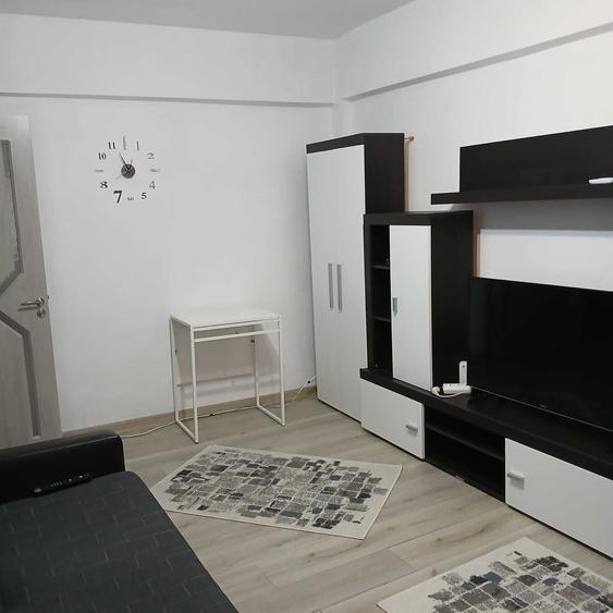Garsonieră decomandată în Central