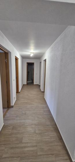 Casă cu 8 camere cu Teren 540 Mp în Poiana Țapului
