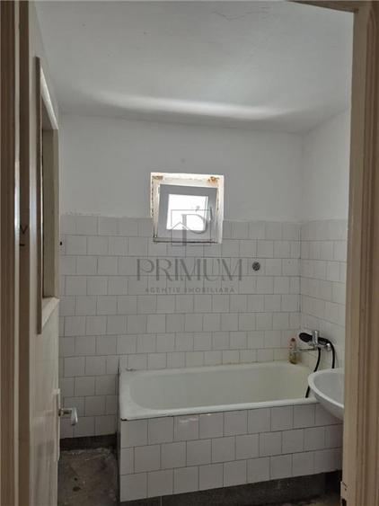 Apartament cu 3 camere decomandat în Lipovei