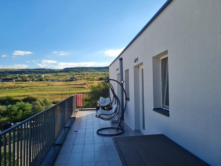 Apartament cu 2 camere semidecomandat în Chinteni
