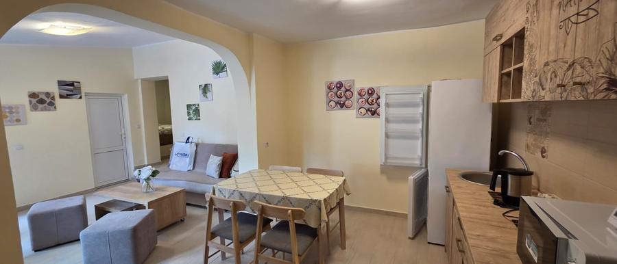 Apartament cu 3 camere semidecomandat în 15 Noiembrie