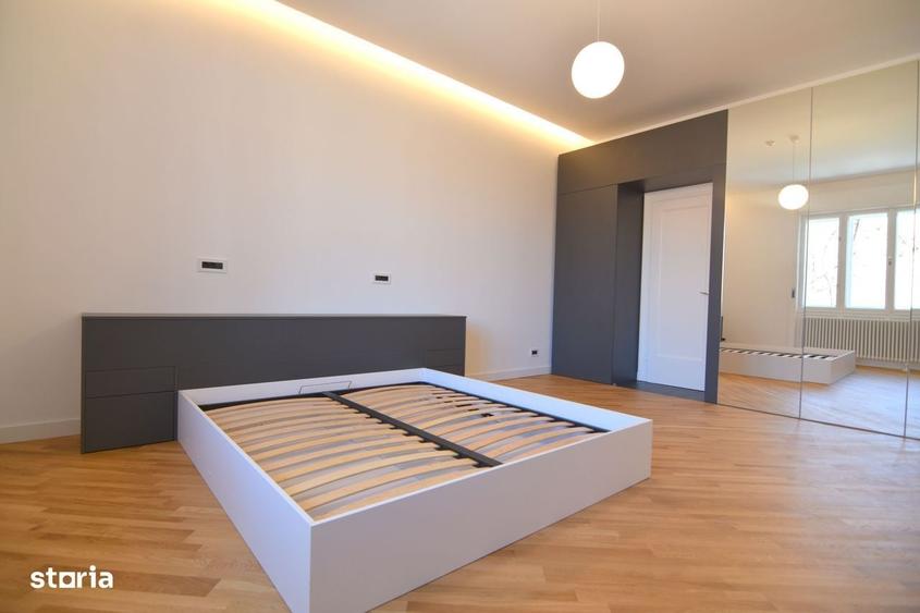 Apartament cu 3 camere decomandat în Neptun