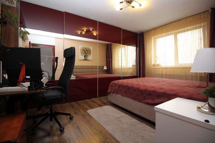 Apartament cu 4 camere semidecomandat în Titan