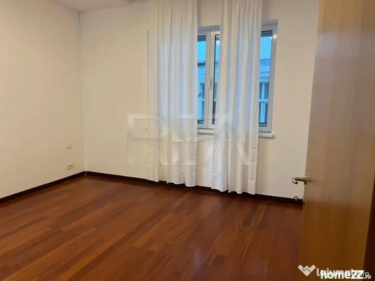 Apartament cu 5 camere decomandat în Primăverii