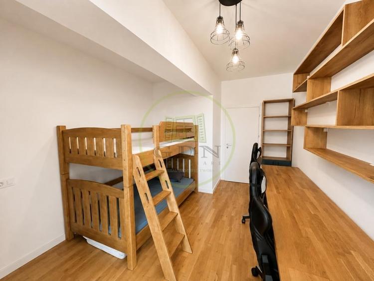 Apartament cu 3 camere semidecomandat, mobilat în Băneasa
