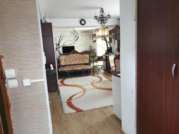 Casă individuală cu 15 camere cu Canalizare în Centrul Civic