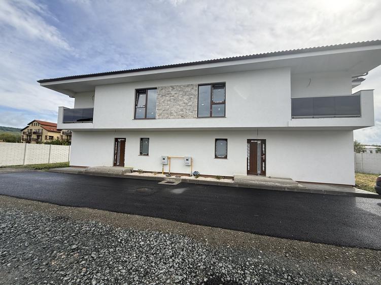 Duplex cu 4 camere cu Canalizare în Florești