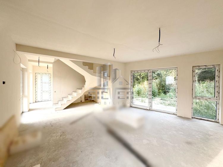 Duplex cu 4 camere cu Canalizare în Câmpului