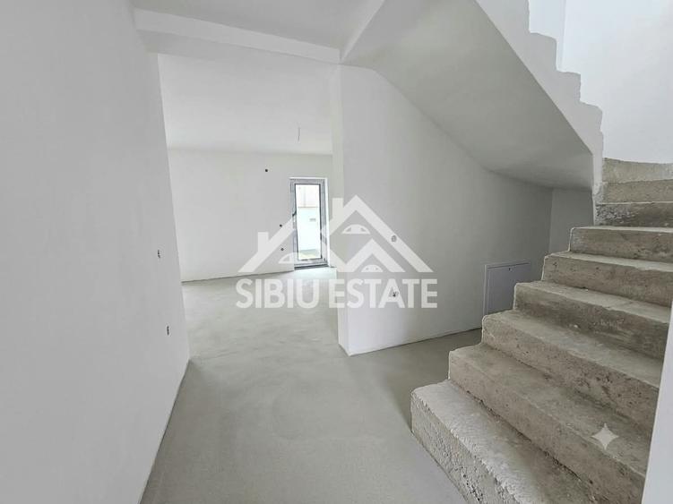 Duplex cu 4 camere cu Canalizare în Șelimbăr
