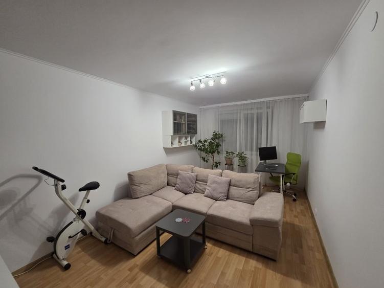 Apartament cu 3 camere decomandat, mobilat în Rahova