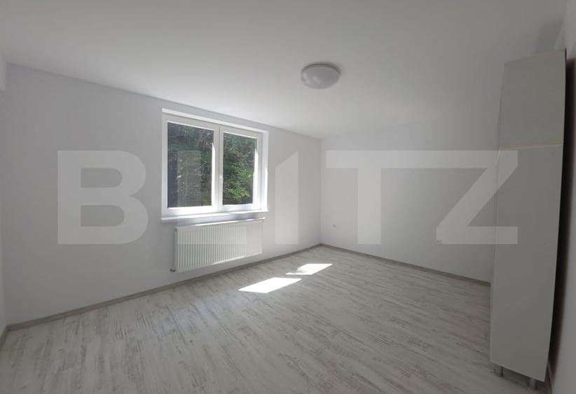 Duplex cu 5 camere cu Canalizare în Corunca