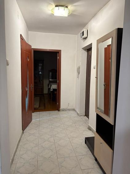 Apartament cu 2 camere decomandat în 1 Mai