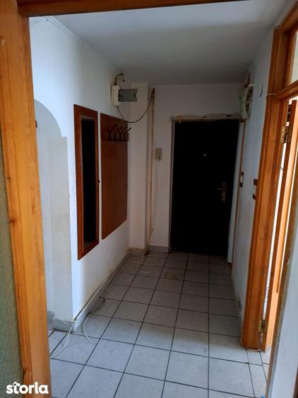 Apartament cu 3 camere decomandat în Găvana