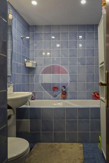 Apartament cu 3 camere semidecomandat, mobilat în Vitan Mall