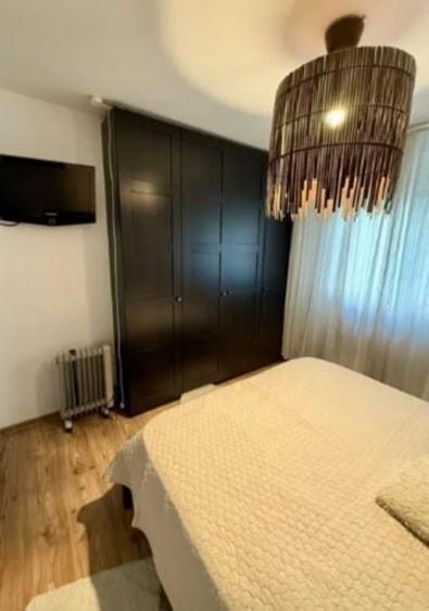 Apartament cu 2 camere decomandat, mobilat în P-ța Victoriei