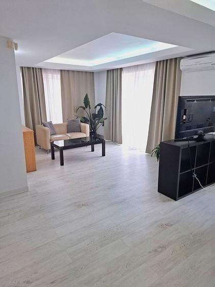 Apartament cu 4 camere decomandat, mobilat în Herăstrău