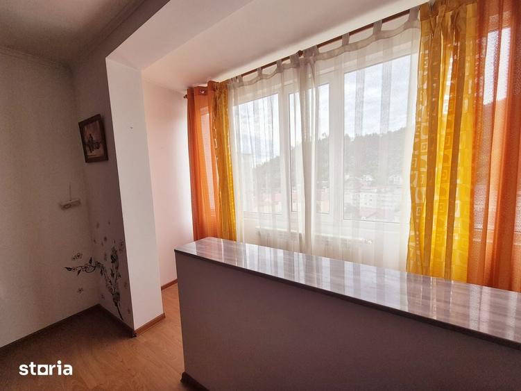 Apartament cu 3 camere decomandat în Est