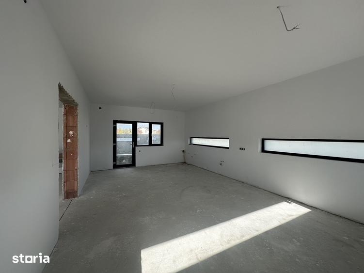 Casă cu 5 camere cu Teren 1045 Mp în Târgșoru Vechi