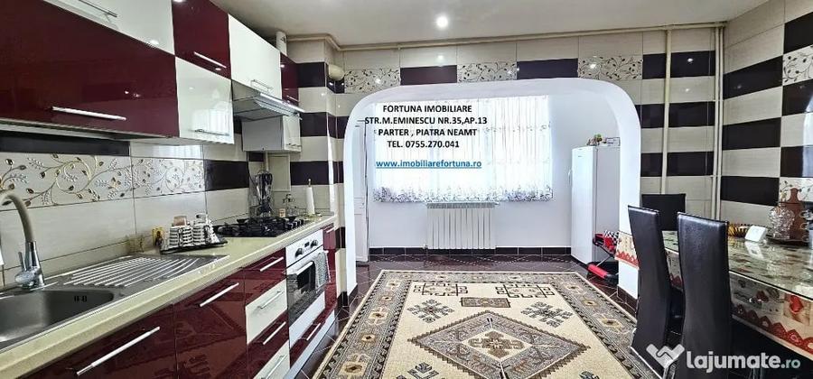 Apartament cu 3 camere decomandat în 1 Mai