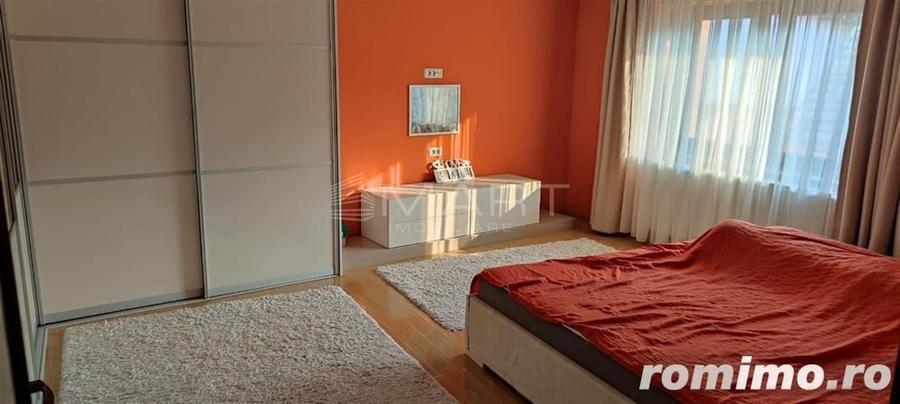 Casă cu 9 camere cu Teren 1545 Mp în Cristian