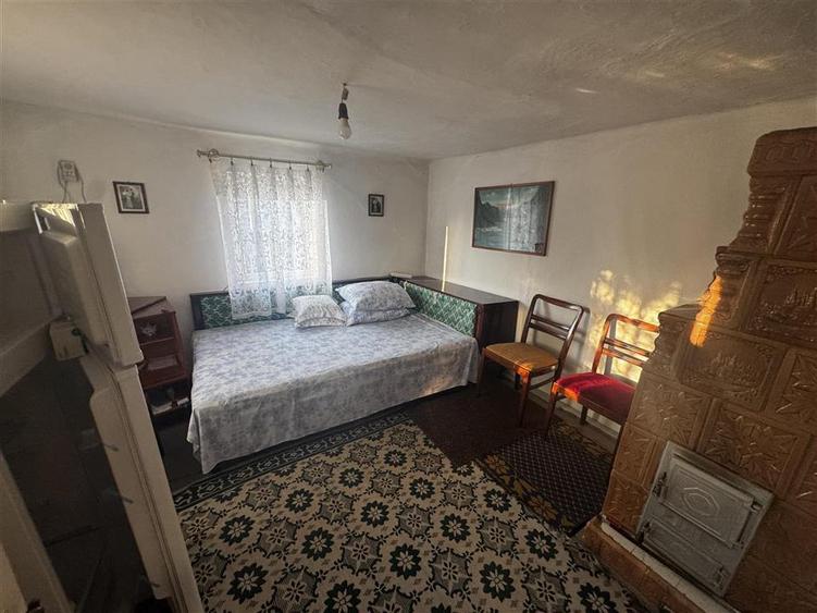 Casă cu 2 camere cu Teren 758 Mp în Negoiești