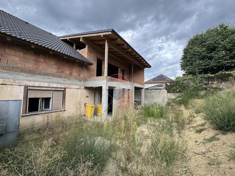 Casă cu 6 camere cu Teren 599 Mp în Vitrometan