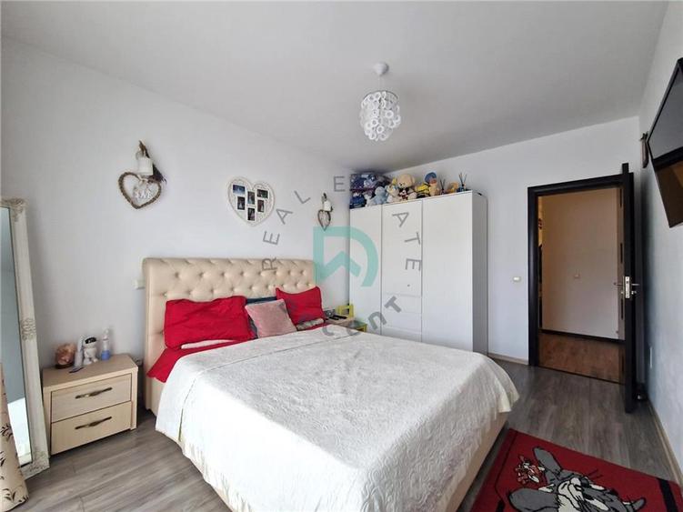 Apartament cu 2 camere decomandat, mobilat în Tractorul