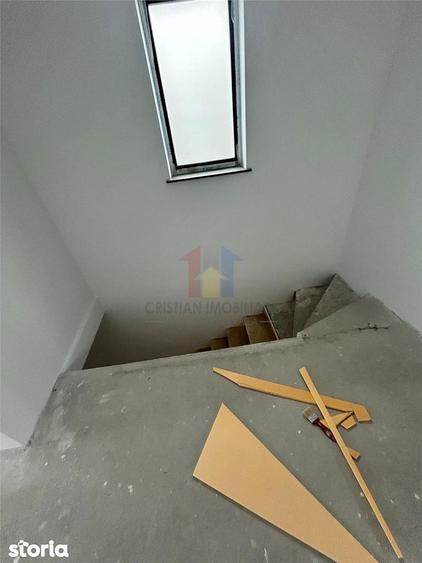 Casă cu 4 camere cu Teren 300 Mp în Radu Negru