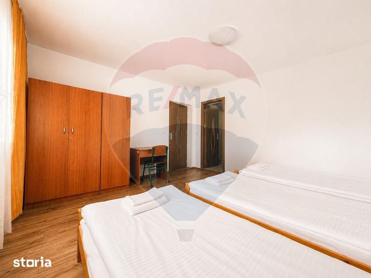 Casă cu 9 camere cu Teren 472 Mp în CFR