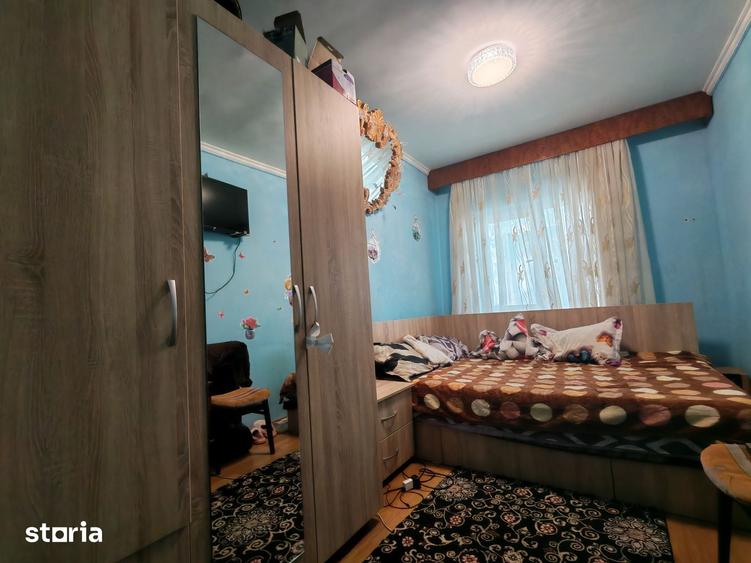 Apartament cu 4 camere decomandat în CET