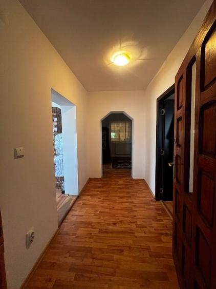 Casă individuală cu 5 camere cu Canalizare în Priseaca