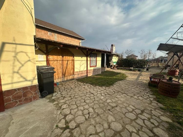 Casă individuală cu 4 camere cu Canalizare în Vințu de Jos