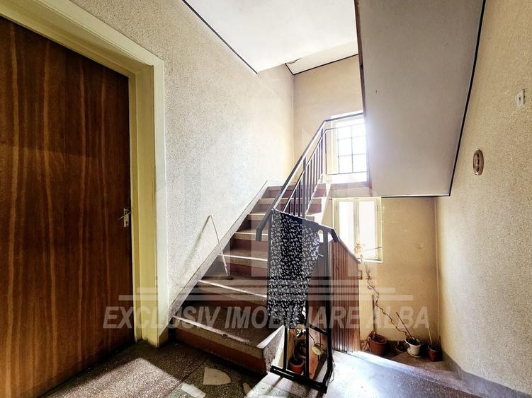 Casă individuală cu 6 camere cu Canalizare în Cetate