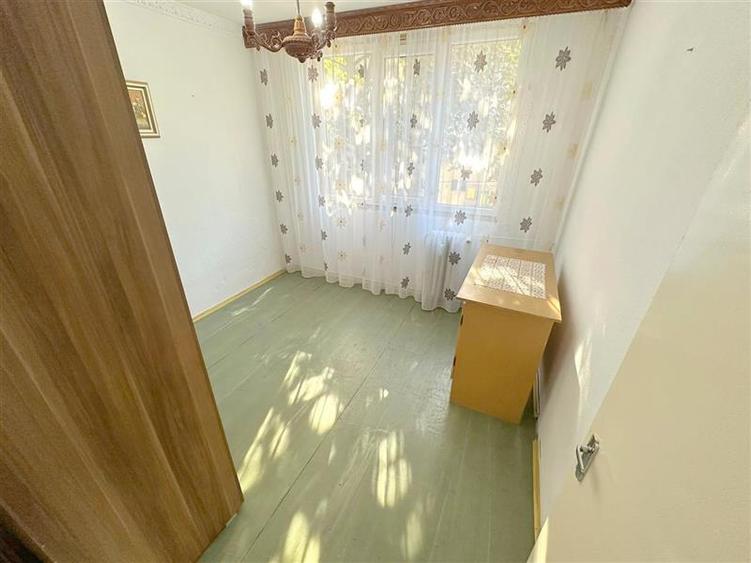 Apartament cu 3 camere semidecomandat în Narcisa