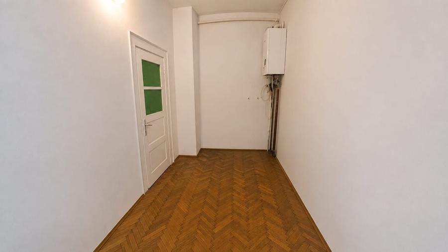 Casă individuală cu 4 camere cu Canalizare în Nord-Vest