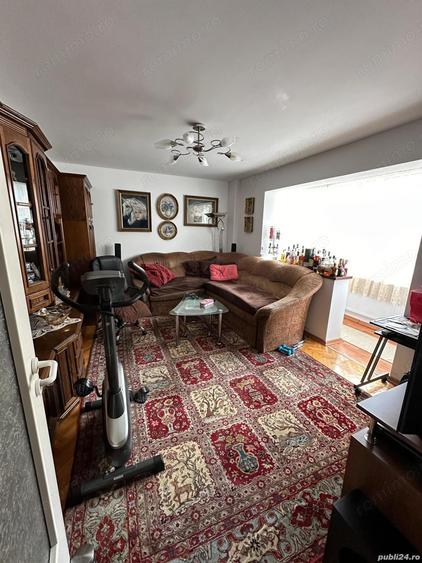 Apartament cu 4 camere decomandat în P-ța Unirii