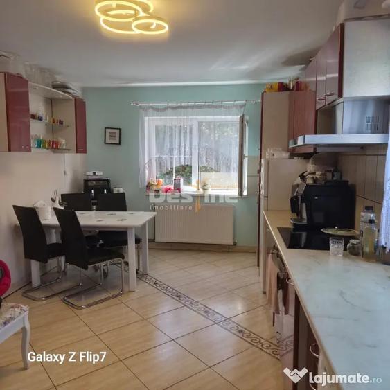 Casă cu 4 camere cu Teren 570 Mp în Central