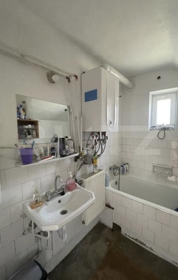 Casă Spațioasă cu Iaz Privat și 2.500 mp teren - în Fălticeni - 8